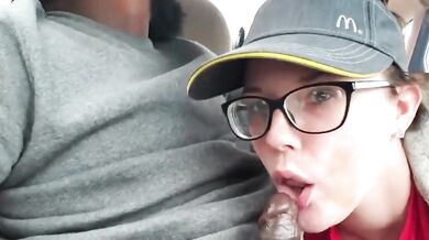 Pretty Mcdonalds employe sucking dick in the car