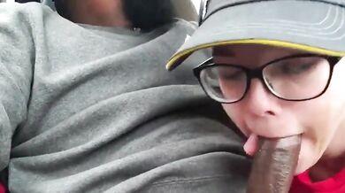 Pretty Mcdonalds employe sucking dick in the car
