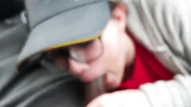 Pretty Mcdonalds employe sucking dick in the car