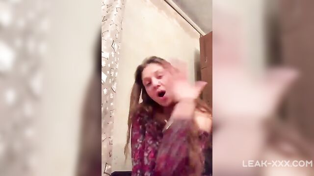 Cute girl in big tit accidentally exposed - 1 image