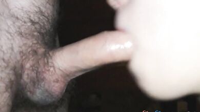 Cute Teen Girl Gives Perfect Blowjob and Cumshot