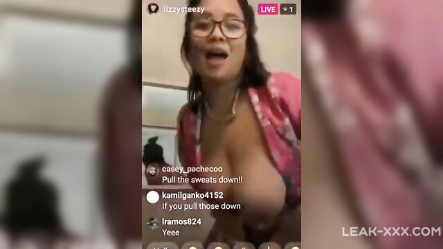 Really Big tit accidentally exposed - 4 image