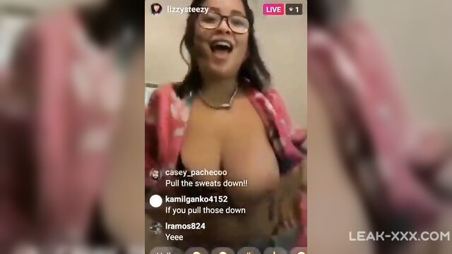 Really Big tit accidentally exposed