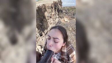 White GF gives a sloppy blowjob to BBC boyfriend outdoor