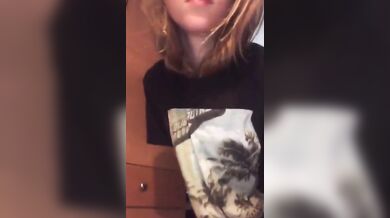 Sexy Teen Spreading her Ass on Webcam