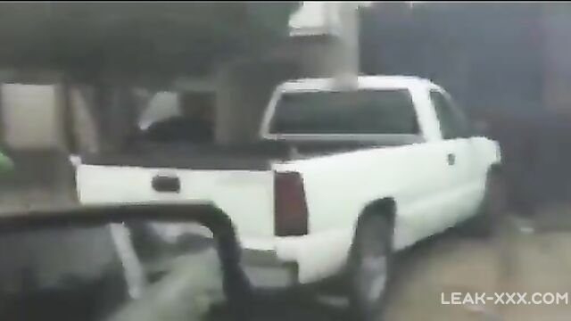 Two mexican girls paraded naked for stealing - 4 image