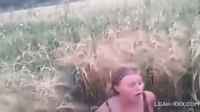 Russian drunk girl caught bottomless - 2 image
