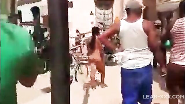 Naked protest in Cuba-da best protest i ever saw - 1 image