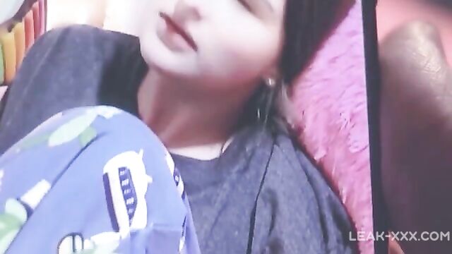 Pretty Sister uses Brother for Deepthroat practice to save her relationship - 2 image