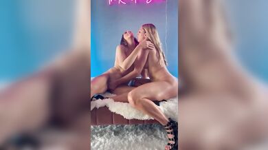 Real Tall Twins Kissing and Fingering