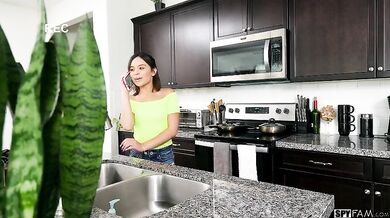 Teen Daughter uses the opportunity to Seduce her Dad
