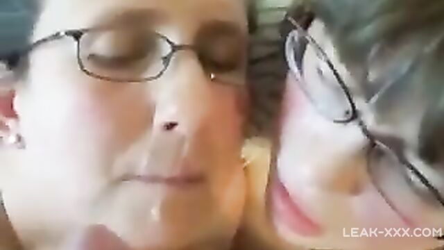 Daddy cums in the mouth and face of blonde mommy with the teen daughter - 5 image