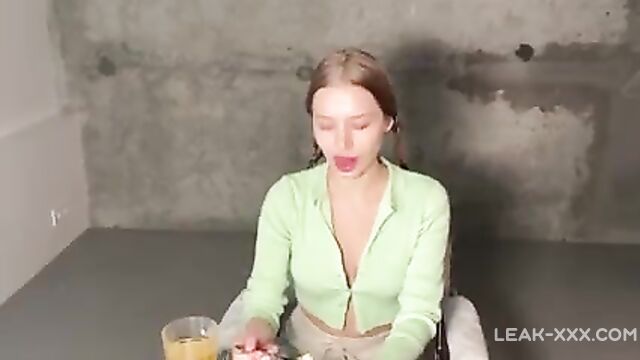 Russian daddy taught his stupid daughter to suck cock - 1 image