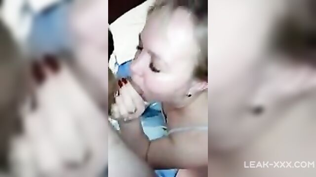 Mature mom loves to suck her son's dick - 4 image