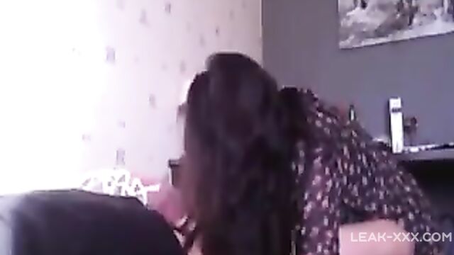 Depraved daughter brazenly saddled her father - 5 image