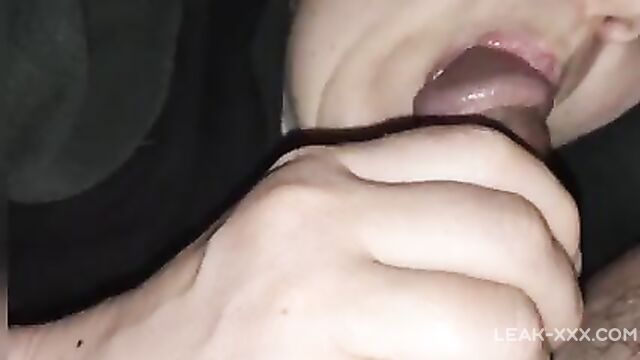 I love living with my mother because of the morning blowjob - 3 image